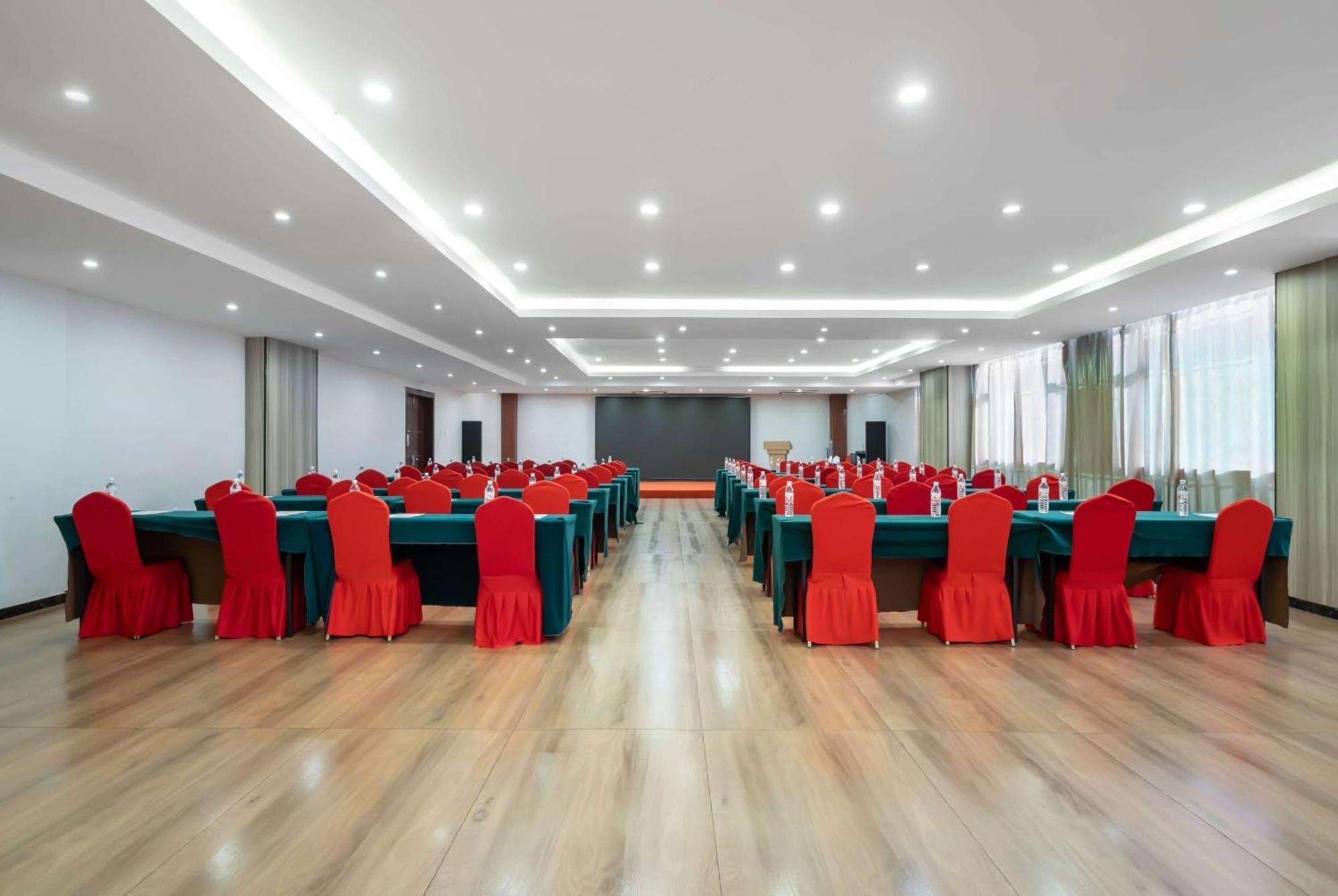 Hotel Ramada Linyi North Esterno foto