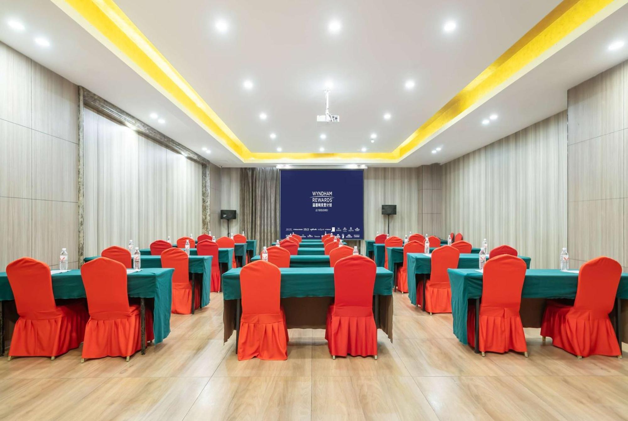 Hotel Ramada Linyi North Esterno foto