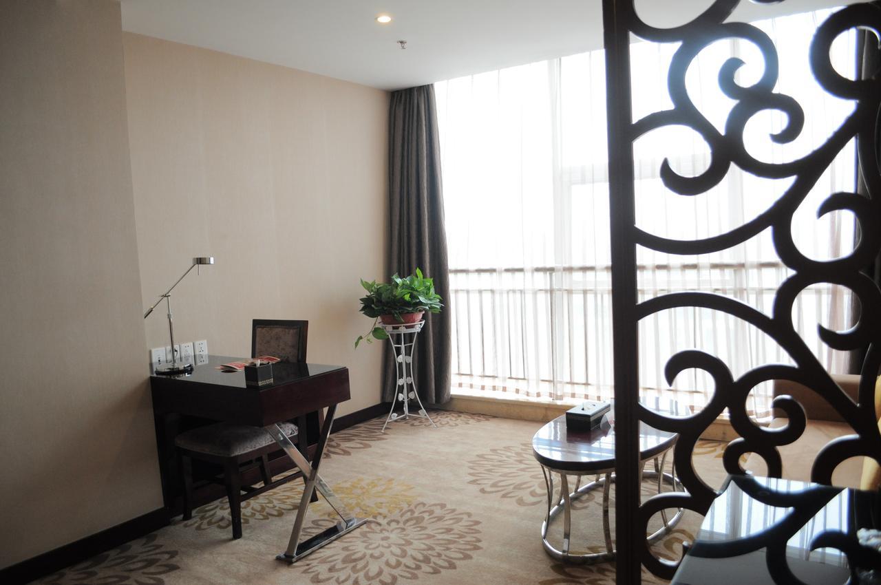 Hotel Ramada Linyi North Esterno foto