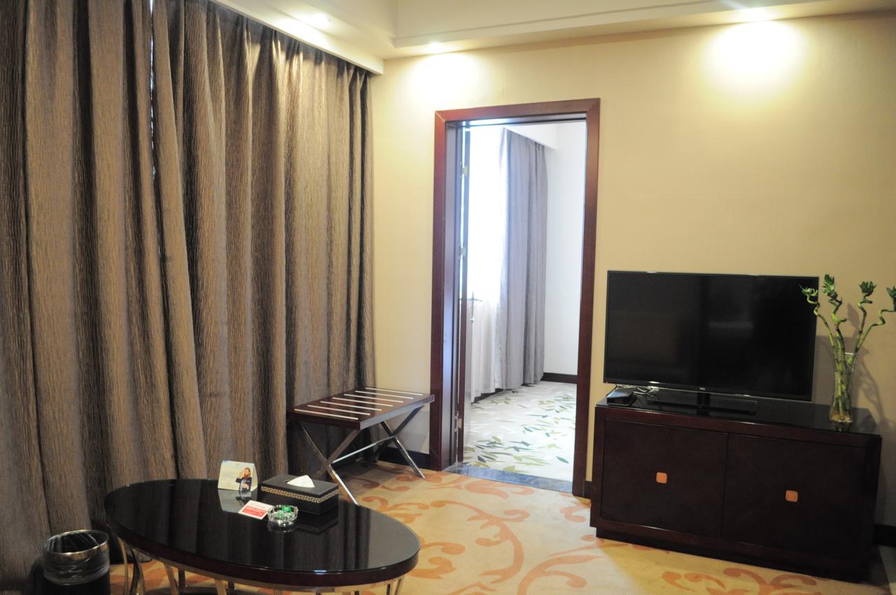 Hotel Ramada Linyi North Esterno foto